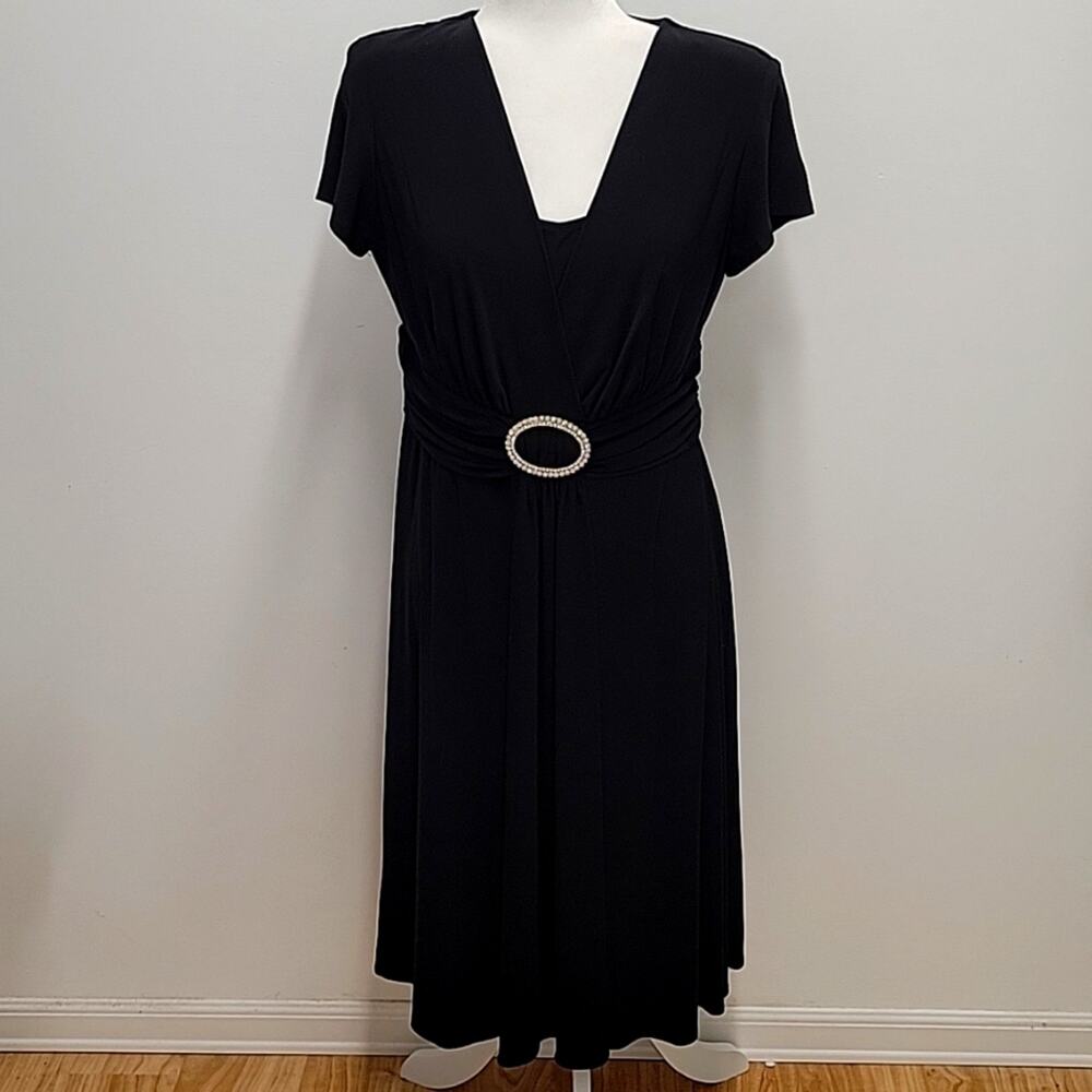 Collection Dress Barn Knee Length Dress W/Faux Diamond Pendant Women's Size 12